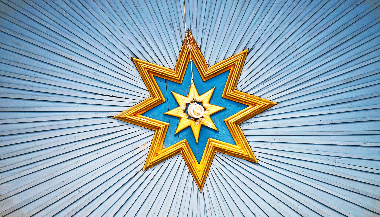 The Masonic Blazing Star is said to be the pinnacle of a Freemason’s journey. In Masonry, a man tries to use knowledge to guide him, much like a star that is blazing against a dark night sky.